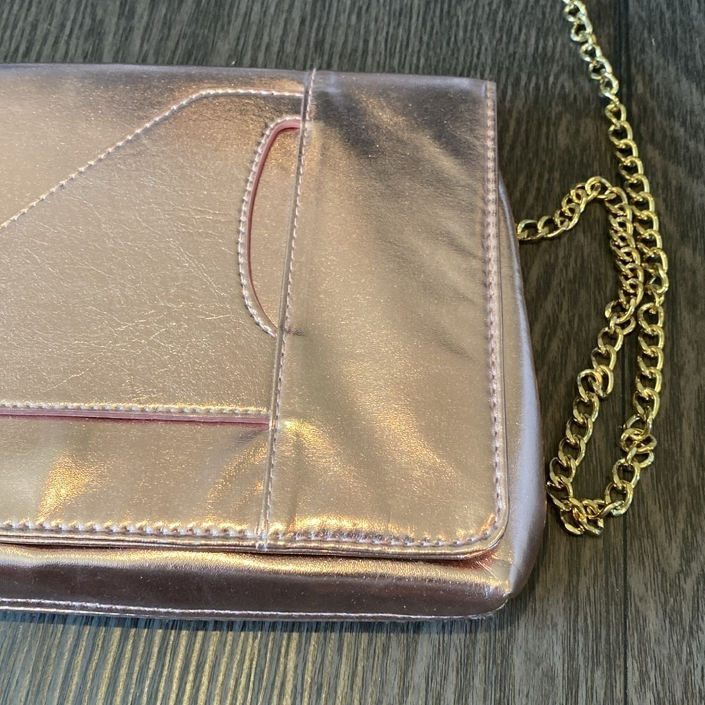 Leith metallic pink cross-body purse. NWT. Gold chain. - Picture 4 of 12